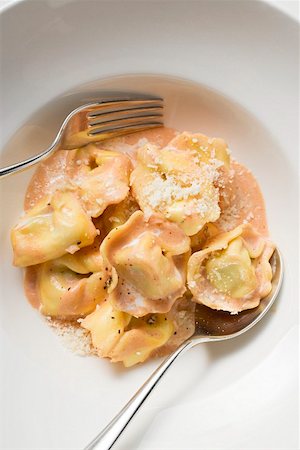 simsearch:659-01863699,k - Tortellini with tomato cream sauce and Parmesan on plate Stock Photo - Premium Royalty-Free, Code: 659-01862408