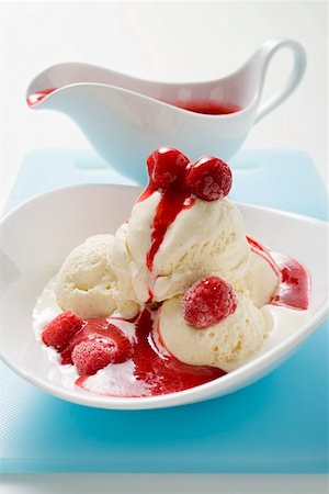 Vanilla ice cream with raspberry sauce Stock Photo - Premium Royalty-Free, Code: 659-01862420