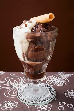 sundae - Sundae of chocolate ice cream, cream & wafer curl Stock Photo - Premium Royalty-Free, Code: 659-01862445