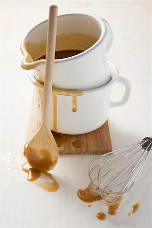 Gravy in an enamel jug, wooden spoon, whisk Fotografie stock - Premium Royalty-Free, Codice: 659-01862506