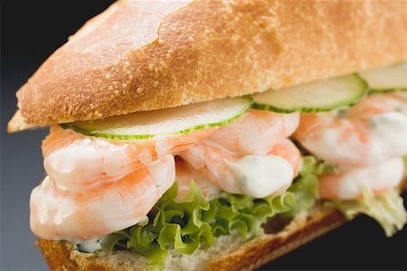 simsearch:659-02211590,k - Bread roll filled with shrimps, cucumber and remoulade Foto de stock - Sin royalties Premium, Código: 659-01862576