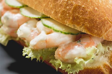 simsearch:659-02211590,k - Bread roll filled with shrimps, cucumber and remoulade Foto de stock - Sin royalties Premium, Código: 659-01862577