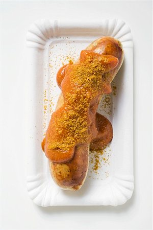 simsearch:659-01864059,k - Sausage with ketchup and curry powder on paper plate Foto de stock - Sin royalties Premium, Código: 659-01862616