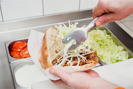 simsearch:659-01862724,k - Garnishing döner kebab with onions Stock Photo - Premium Royalty-Free, Code: 659-01862719