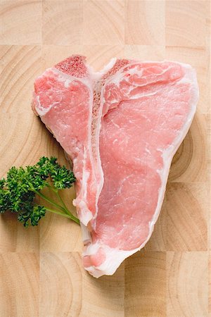 T-bone steak on wooden background Fotografie stock - Premium Royalty-Free, Codice: 659-01862757