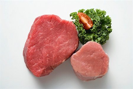 simsearch:659-03522999,k - Filet de bœuf et filet de porc, garni de persil Photographie de stock - Premium Libres de Droits, Code: 659-01862768