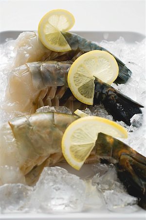 simsearch:659-01853208,k - Fresh king prawns with lemon slices on ice Stock Photo - Premium Royalty-Free, Code: 659-01862776