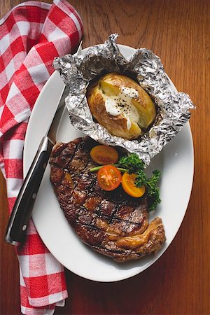 simsearch:659-01855319,k - Grilled beef steak with baked potato Foto de stock - Sin royalties Premium, Código: 659-01862794