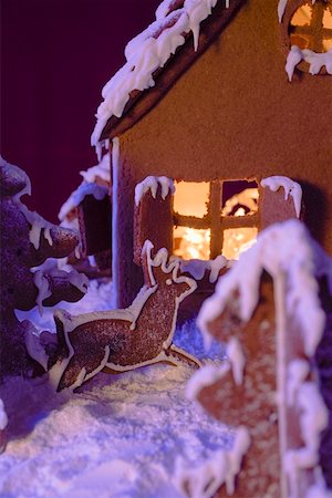 Gingerbread house with atmospheric lighting (detail) Fotografie stock - Premium Royalty-Free, Codice: 659-01862977