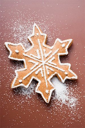 simsearch:659-02213937,k - Gingerbread snowflake Fotografie stock - Premium Royalty-Free, Codice: 659-01862986