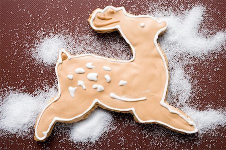 simsearch:659-01862986,k - Reindeer with chocolate icing Stock Photo - Premium Royalty-Free, Code: 659-01862992