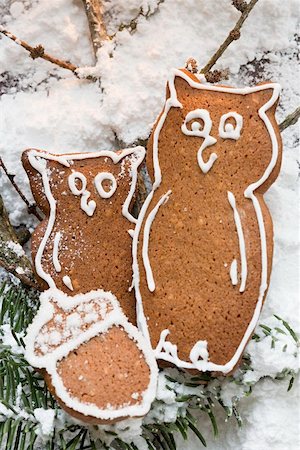 Gingerbread owls and acorn Stock Photo - Premium Royalty-Free, Code: 659-01863005