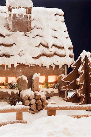 Gingerbread house with atmospheric lighting Fotografie stock - Premium Royalty-Free, Codice: 659-01863007