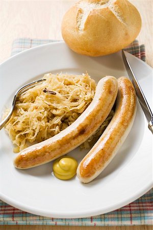simsearch:659-01863064,k - Sausages with sauerkraut, mustard and bread roll Stock Photo - Premium Royalty-Free, Code: 659-01863069