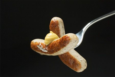 Sausages with mustard on fork Foto de stock - Sin royalties Premium, Código: 659-01863061