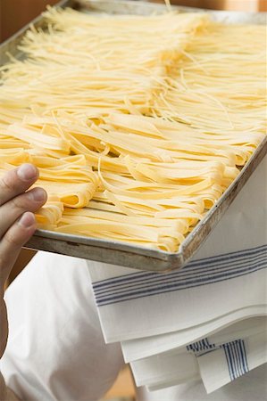 simsearch:659-01861340,k - Home-made pasta on baking tray Foto de stock - Sin royalties Premium, Código: 659-01863224