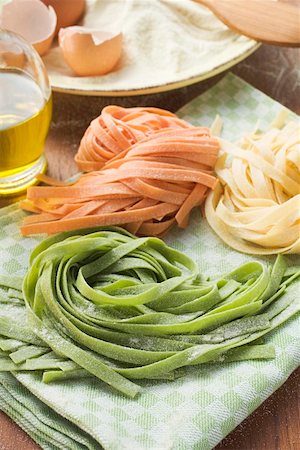 spinach pasta - Home-made ribbon pasta, ingredients in background Stock Photo - Premium Royalty-Free, Code: 659-01863279