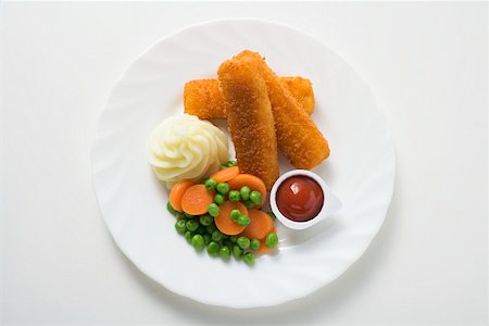 Fish fingers with vegetables, mashed potato and ketchup Stock Photo - Premium Royalty-Free, Code: 659-01863318