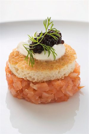 simsearch:659-01854877,k - Tower of salmon tartare, white toast, sour cream & caviar Fotografie stock - Premium Royalty-Free, Codice: 659-01863313