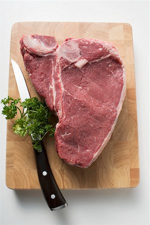 steak chunk - T-bone steak on chopping board Stock Photo - Premium Royalty-Free, Code: 659-01863377