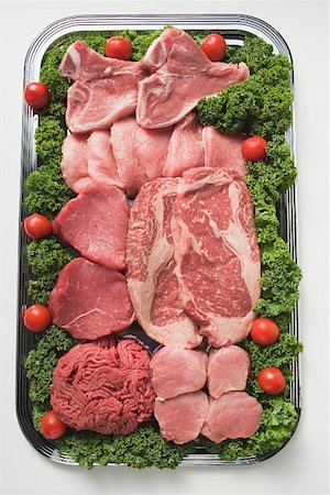 simsearch:659-01865078,k - Différents types de viande sur le plateau Photographie de stock - Premium Libres de Droits, Code: 659-01863372