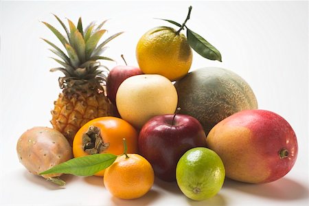 simsearch:659-02213433,k - Un assortiment de fruits frais Photographie de stock - Premium Libres de Droits, Code: 659-01863565