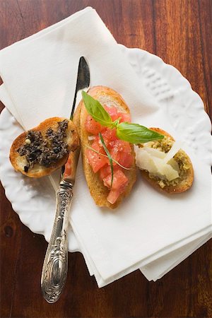 simsearch:659-01845699,k - Bruschetta and crostini Foto de stock - Royalty Free Premium, Número: 659-01863686