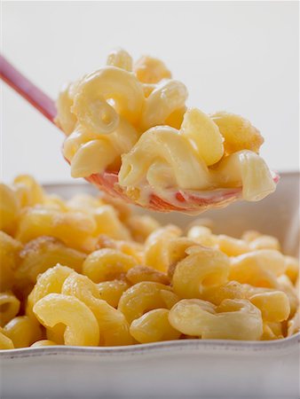 Macaroni cheese, some on spoon Foto de stock - Sin royalties Premium, Código: 659-01863731