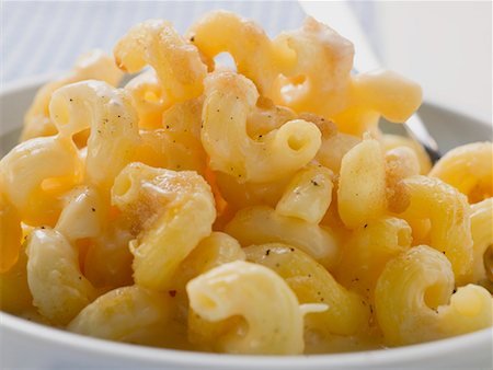 simsearch:659-03535144,k - Fromage de macaroni dans un bol Photographie de stock - Premium Libres de Droits, Code: 659-01863732