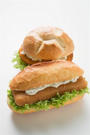 simsearch:659-01842914,k - Two schnitzel rolls with remoulade & lettuce Fotografie stock - Premium Royalty-Free, Codice: 659-01863780