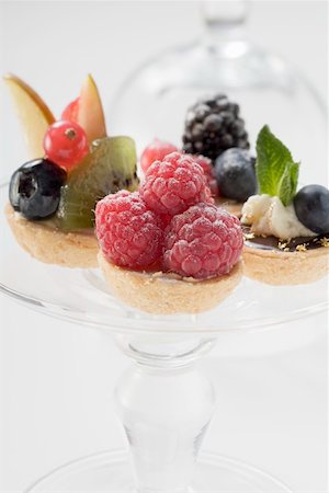 soft fruit tartlet - Assorted fruit tarts on cake stand Stock Photo - Premium Royalty-Free, Code: 659-01863820