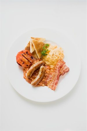 scrambled - Baked beans, scrambled egg, bacon sausages, tomato & toast Stock Photo - Premium Royalty-Free, Code: 659-01863950