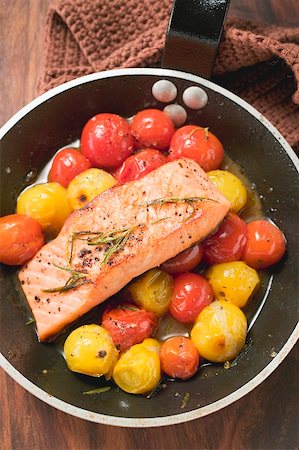 pan fried salmon with vegetables - Fried salmon fillet and cherry tomatoes in frying pan Stock Photo - Premium Royalty-Free, Code: 659-02214054