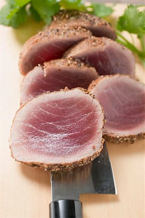 simsearch:659-03531784,k - Seared, seasoned tuna fillet (close-up) Stock Photo - Premium Royalty-Free, Code: 659-02214069