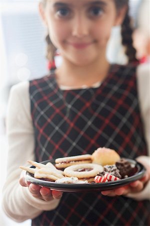 simsearch:659-03525275,k - Girl holding plate of biscuits Fotografie stock - Premium Royalty-Free, Codice: 659-02214222