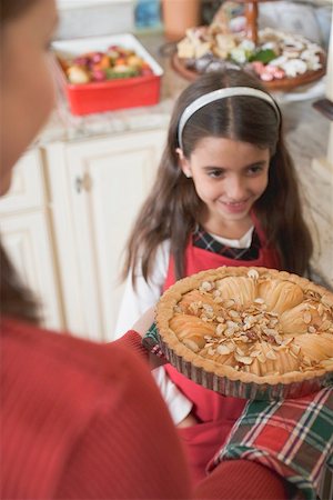 simsearch:659-02212898,k - Woman holding apple tart, girl in background Stock Photo - Premium Royalty-Free, Code: 659-02214246