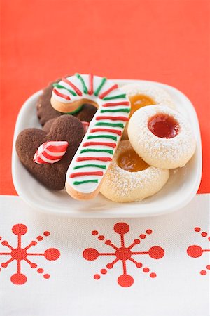 photos of christmas baking on plates - Assorted Christmas biscuits on plate Stock Photo - Premium Royalty-Free, Code: 659-02214292