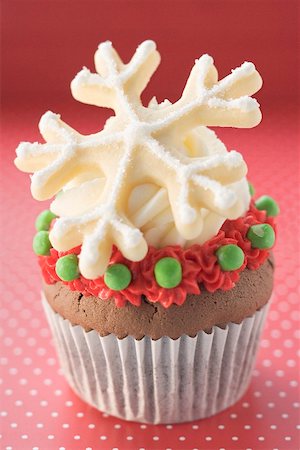 dish snow - Chocolate cupcake for Christmas Stock Photo - Premium Royalty-Free, Code: 659-02214301