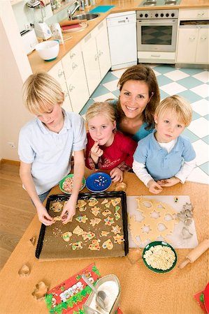 Mother and three children baking biscuits Stock Photo - Premium Royalty-Free, Code: 659-02210846