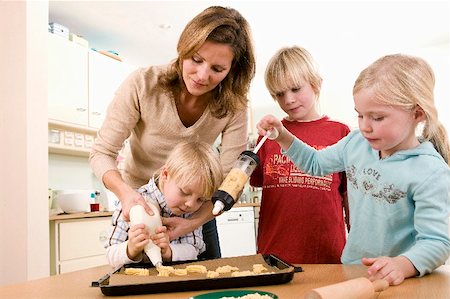 forcing bag - Mother and children making piped biscuits Stock Photo - Premium Royalty-Free, Code: 659-02210849