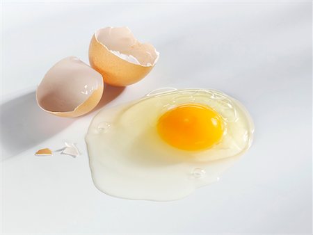 Broken egg with shell Stock Photo - Premium Royalty-Free, Code: 659-02210897