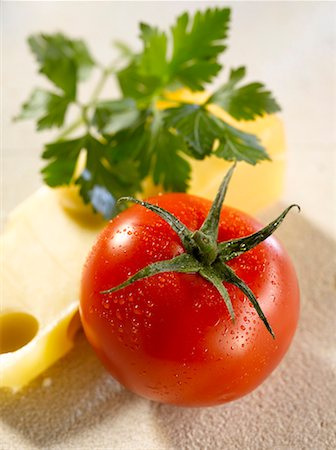 edam - Edam cheese, tomato and parsley Stock Photo - Premium Royalty-Free, Code: 659-02210967