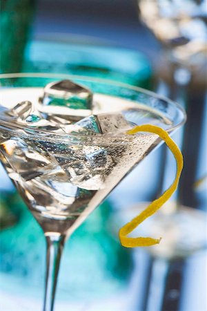 Gin Tini (Cocktail made with gin and Extra Dry Vermouth) Stock Photo - Premium Royalty-Free, Code: 659-02211107