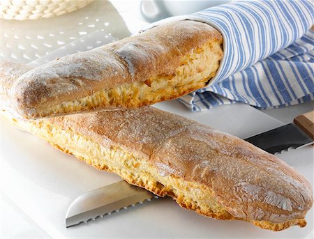 spelt bread - Two spelt baguettes Foto de stock - Sin royalties Premium, Código: 659-02211141