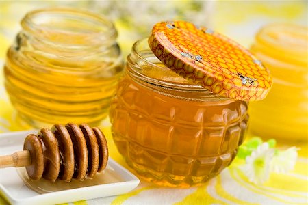 Jars of honey and honey dipper Stock Photo - Premium Royalty-Free, Code: 659-02211394