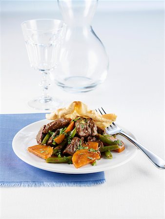 southern asian food - Plat indien de boeuf aux carottes et haricots verts Photographie de stock - Premium Libres de Droits, Code: 659-02211514