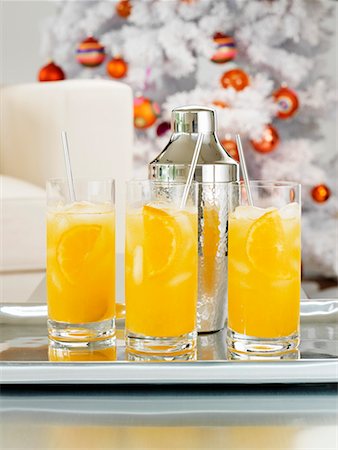 simsearch:659-03523699,k - Tangerine Cloud with shaker, Christmas tree in background Stock Photo - Premium Royalty-Free, Code: 659-02211537