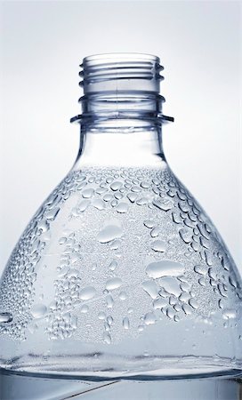 plastic bottle - Plastic water bottle with condensation Foto de stock - Sin royalties Premium, Código: 659-02211634