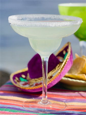 simsearch:659-01858654,k - Marguerite en verre avec jante salé (Mexique) Photographie de stock - Premium Libres de Droits, Code: 659-02211719