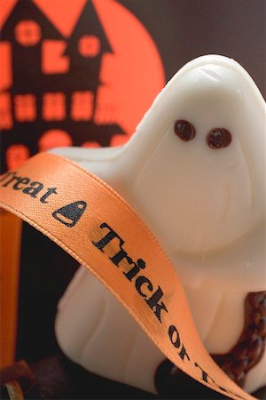 White chocolate ghost for Halloween Stock Photo - Premium Royalty-Free, Code: 659-02211742